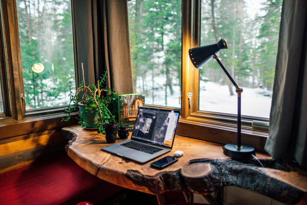 home office desk setup minimal
